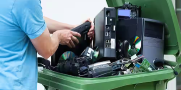 How Commercial Electronic Recycling Reduces Your Company’s Carbon Footprint
