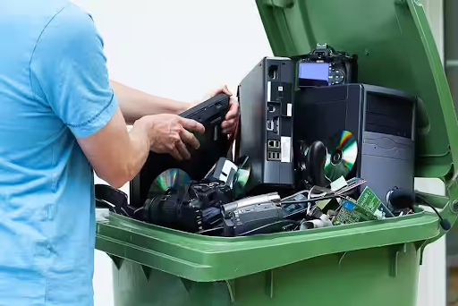 How Commercial Electronic Recycling Reduces Your Company’s Carbon Footprint